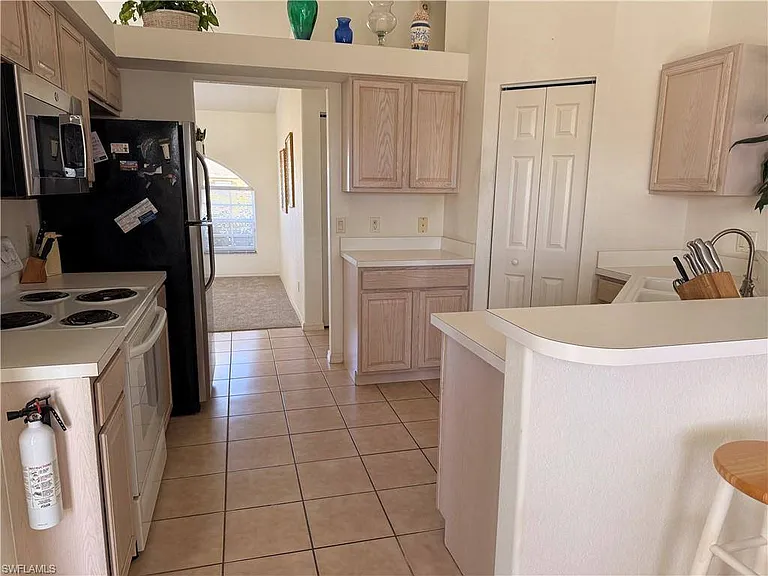 3737 SW 12th Pl — Photo 13