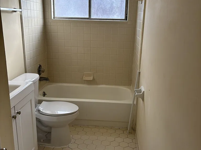 643 McWhirter Ave — Photo 4