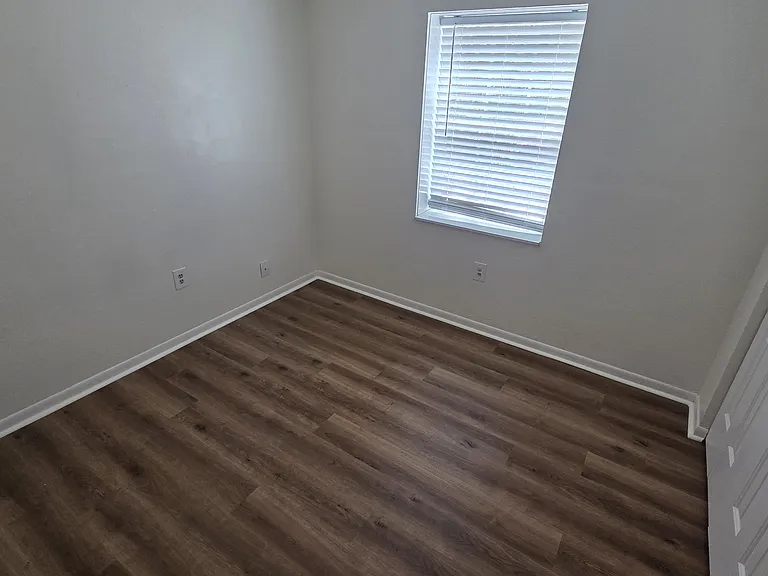 915 Ariana Apartment Community — Photo 15