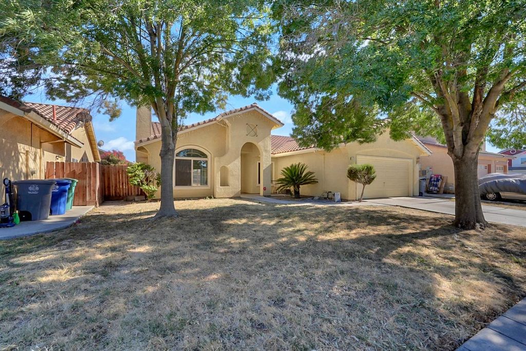 528 Burgundy St, Los Banos, CA - View 3