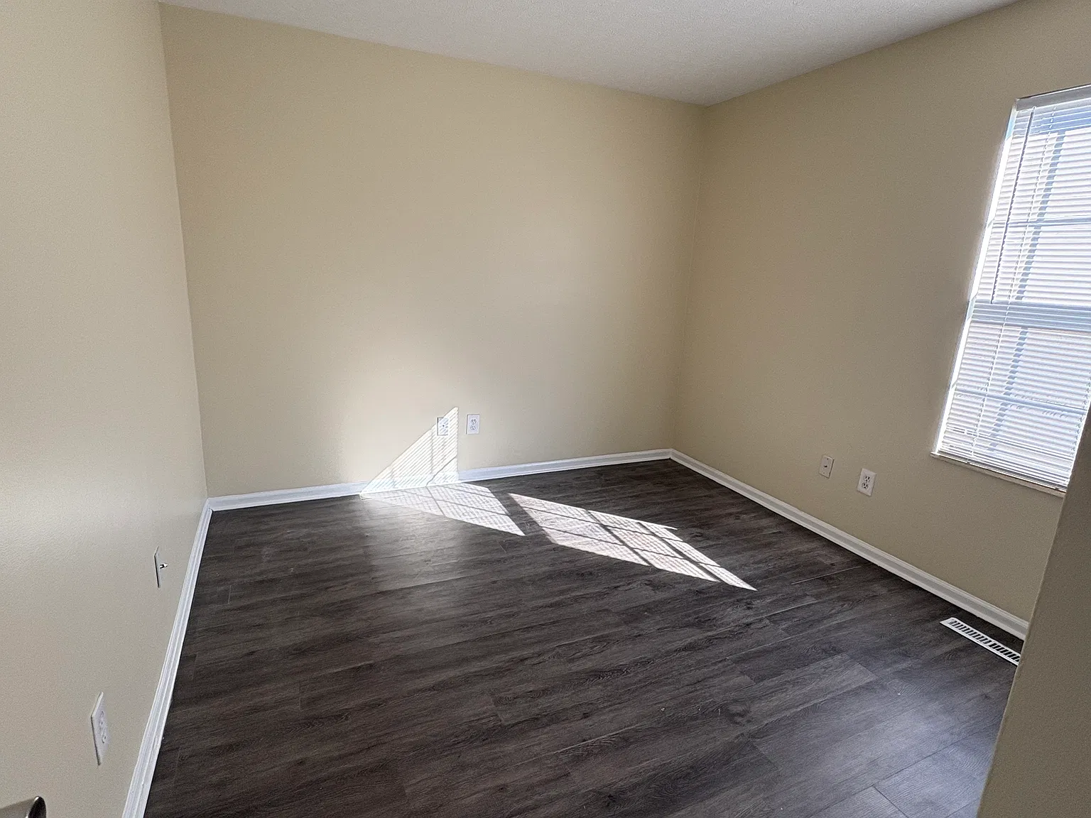 2370 Sweet Creek Ct — Photo 2