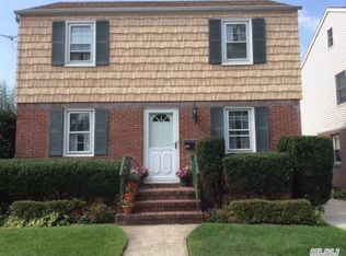 295 White Rd, Mineola, NY 11501