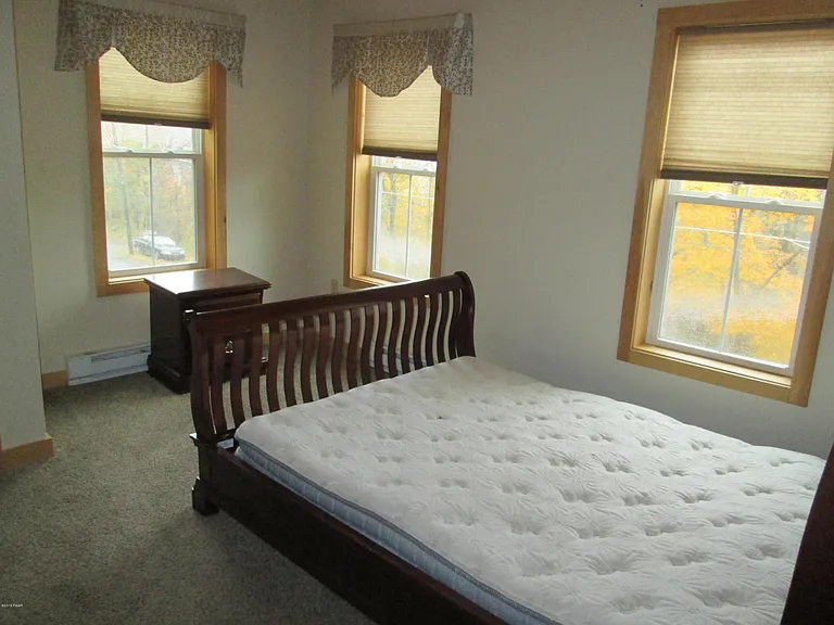 377 Riverside Dr — Photo 11