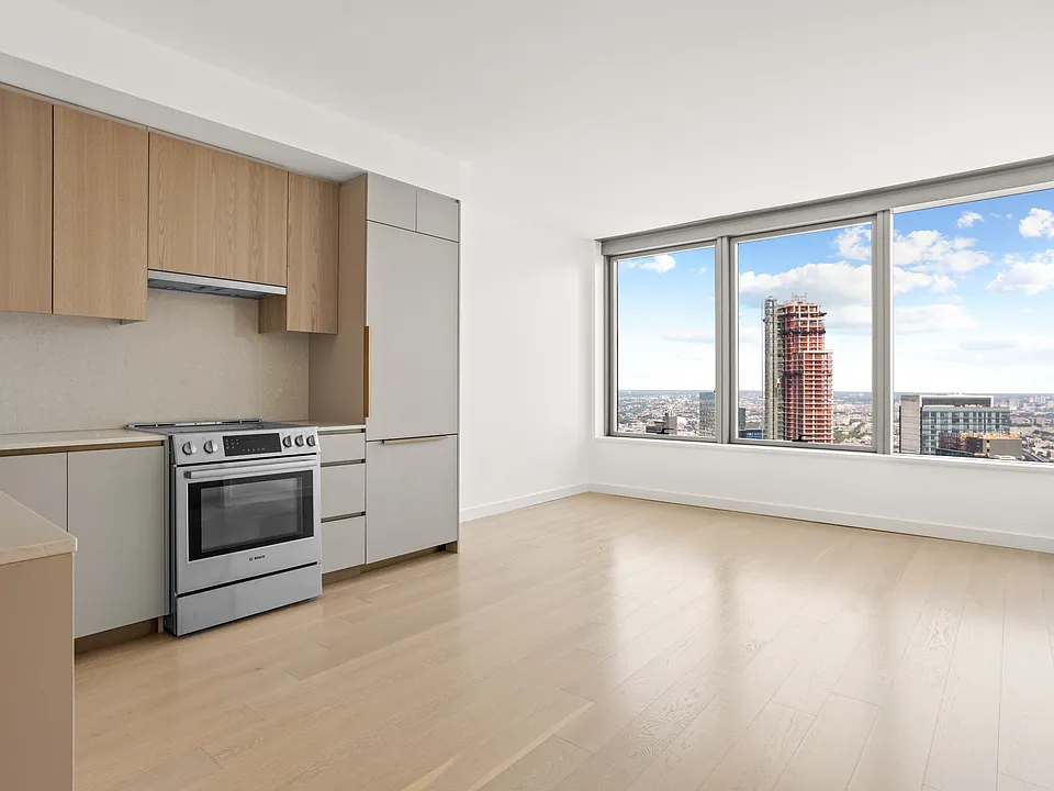 3 Court Sq #5905
