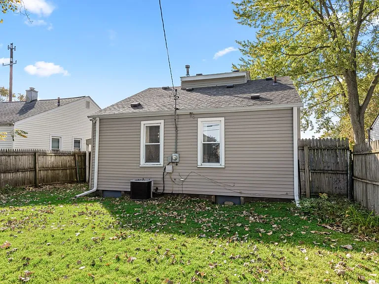 2215 Rowland Ave — Photo 24