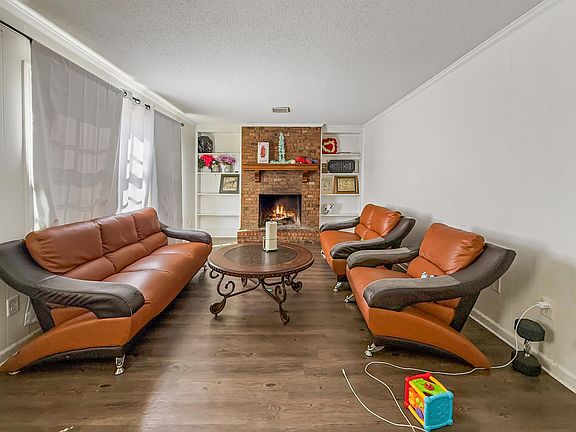 4th image of 2269 Lynnfield Rd