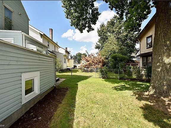 5th image of 600 Columbus Ave NW