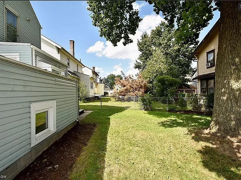 600 Columbus Ave NW — Photo 5