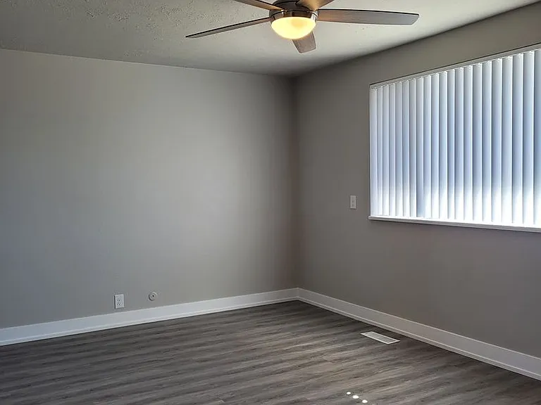 Jordanaire Apartments — Photo 23