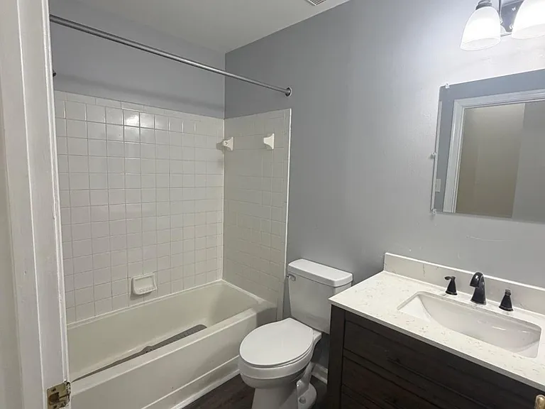 4 Coachlight Dr #4 — Photo 14