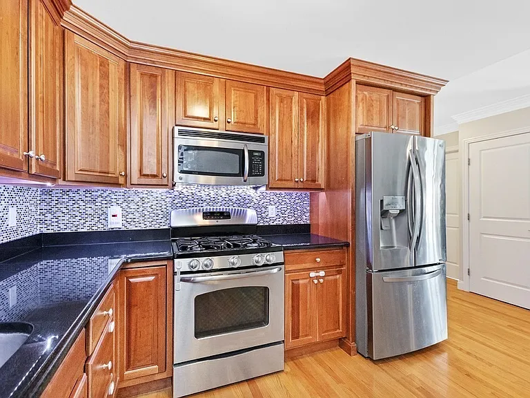 32 Common St #23 — Photo 10