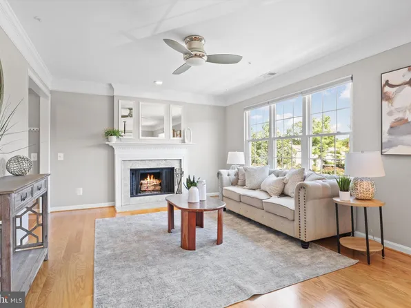 2812 Emma Lee St APT 303, Falls Church, VA 22042