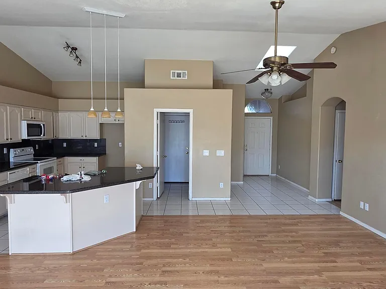 9163 W Davis Rd — Photo 10