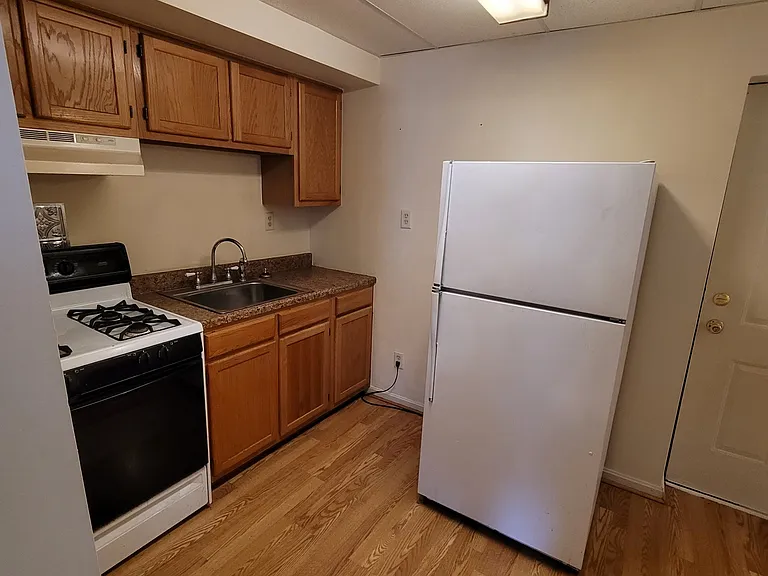 816 Montague Roadu1 Right Side — Photo 5