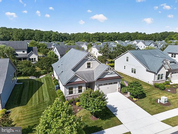 3rd image of 36069 Blackfin Dr