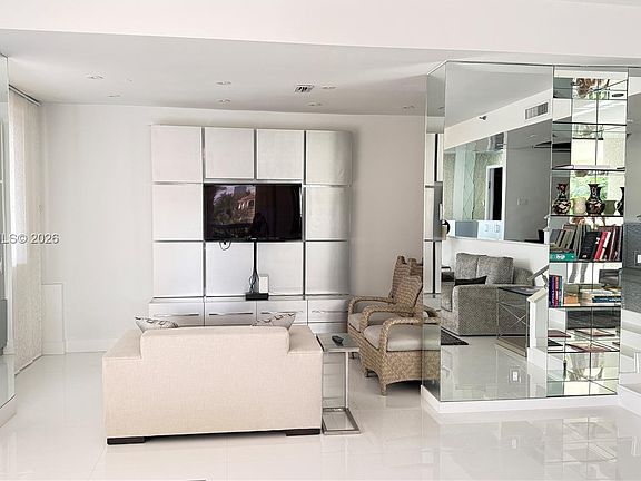 5th image of 19707 Turnberry Way #Townhouse 6