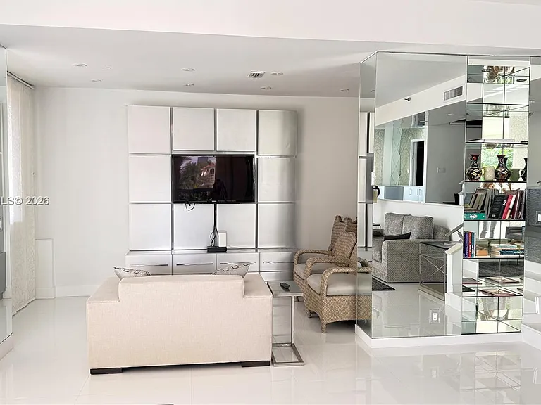 19707 Turnberry Way #Townhouse 6 — Photo 5