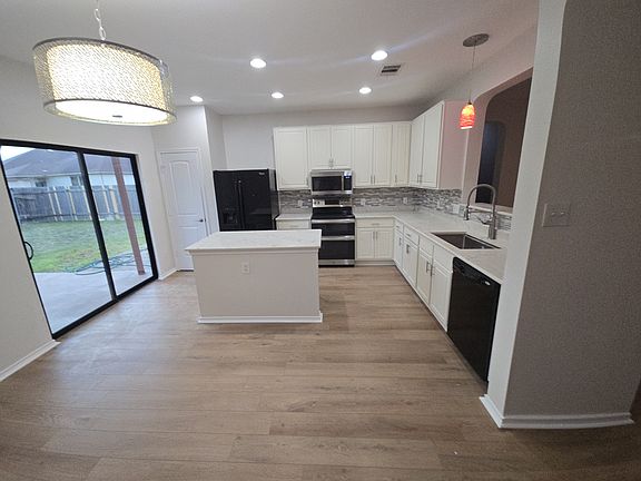 2nd image of 14409 Lake Victor Dr