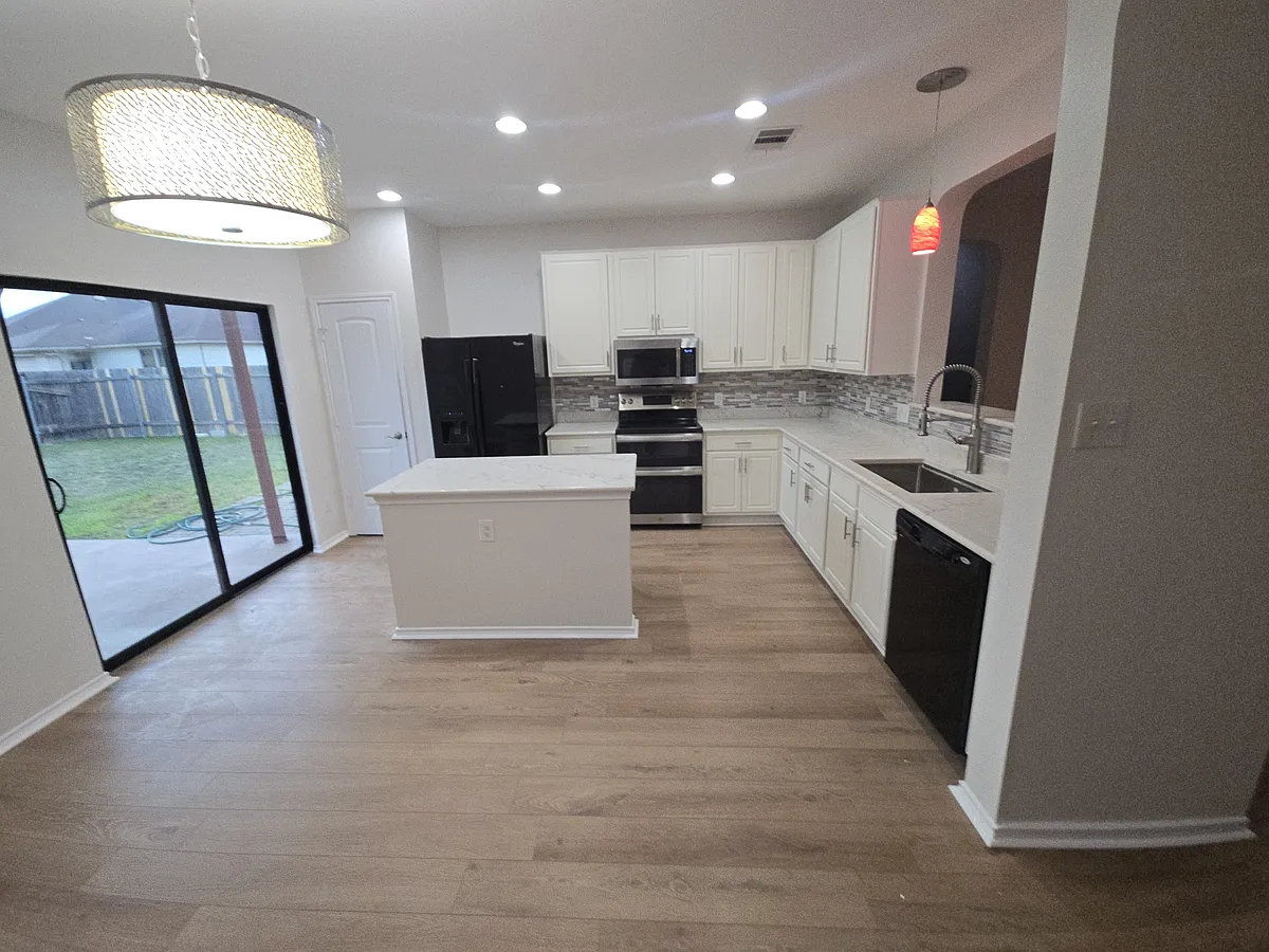 Building Photo - 14409 Lake Victor Dr