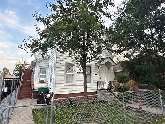 3rd image of 558 E Benton St