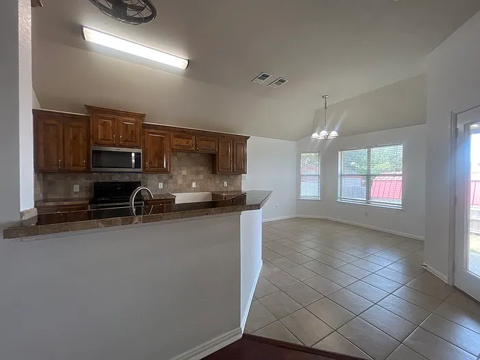 1005 Winding Rd — Photo 13