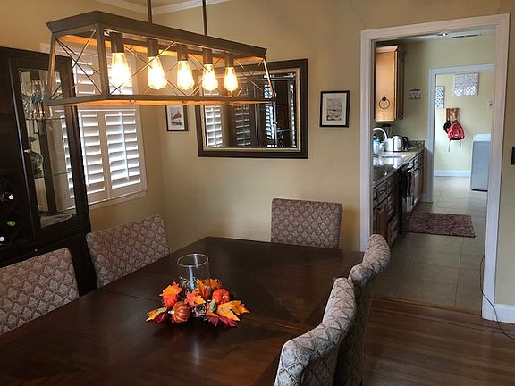 1520 Dining, to Kitchen 