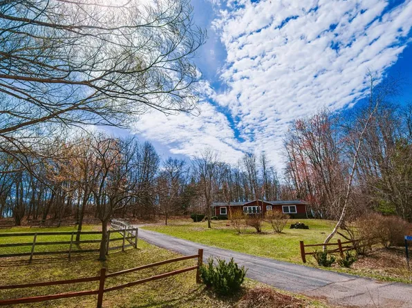 E11453 Bunker Dr, Baraboo, WI 53913
