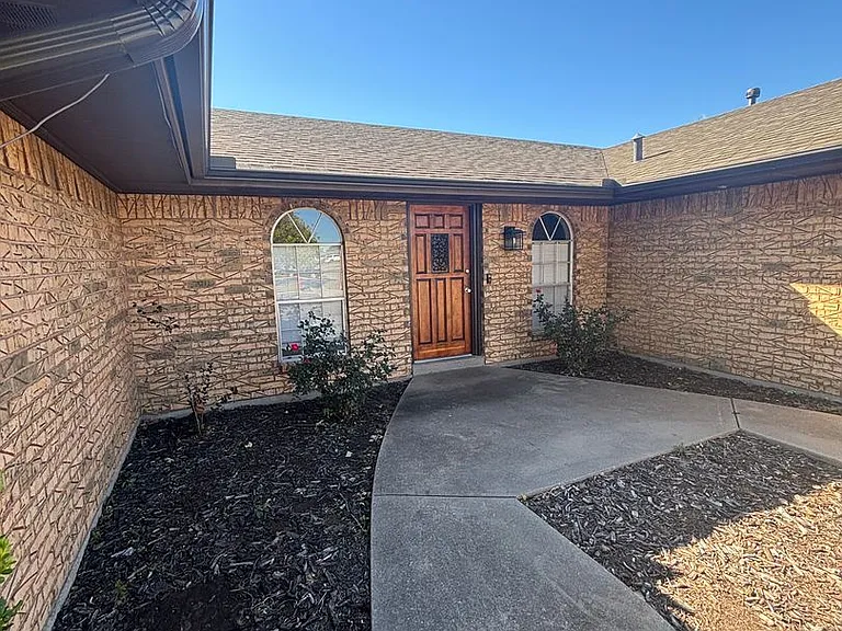 7816 NW Baldwin Ave — Photo 2