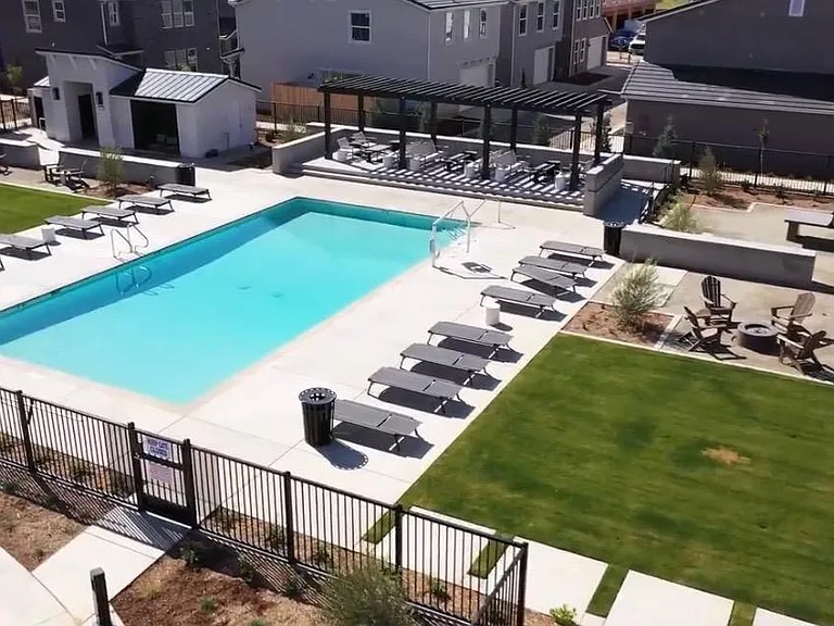 10940 N Blackberry Dr — Photo 2
