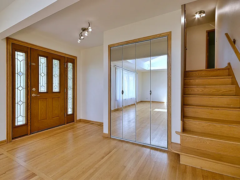 2360 N Drury Ln — Photo 3