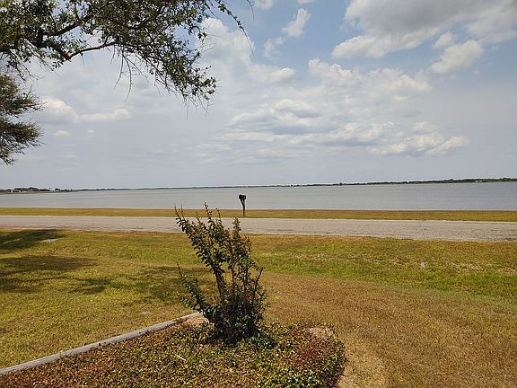 4th image of 2001 E Bayshore Dr