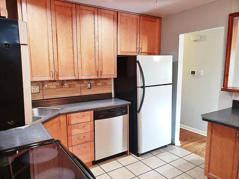 208 Ramsey Ln — Photo 12