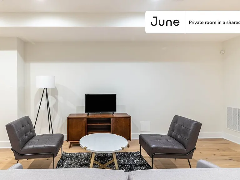 1340 Harvard St NW #C — Photo 15
