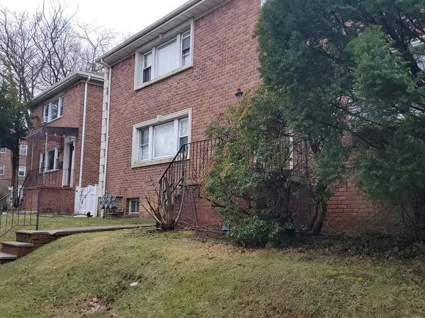 2 Hillpark Ave, Great Neck, NY 11021