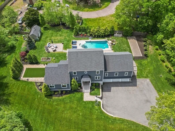 57 Candlewood Dr, Topsfield, MA 01983