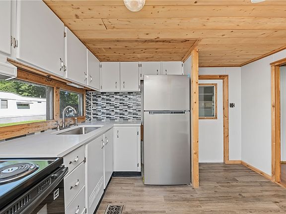 5th image of 36 Patio Dr
