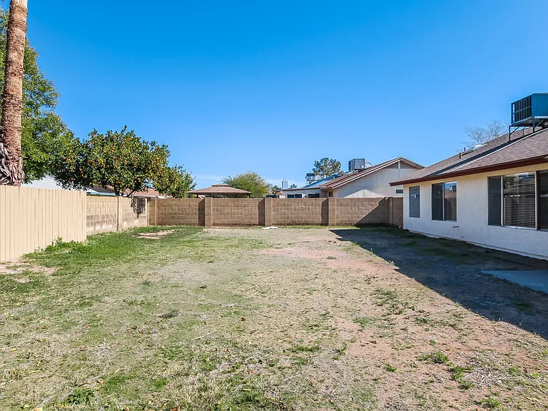 208 W Oraibi Dr — Photo 16