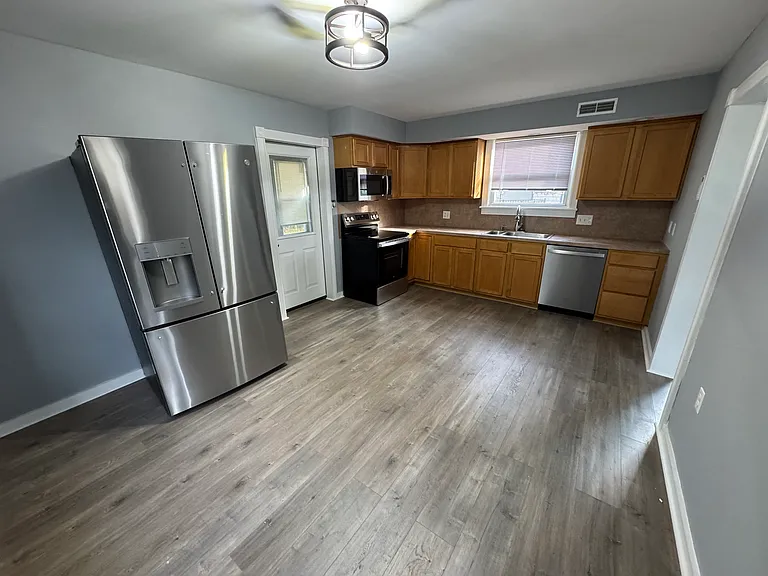 205 Fair St — Photo 1