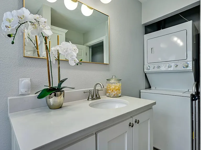1709 Payne Ave — Photo 16