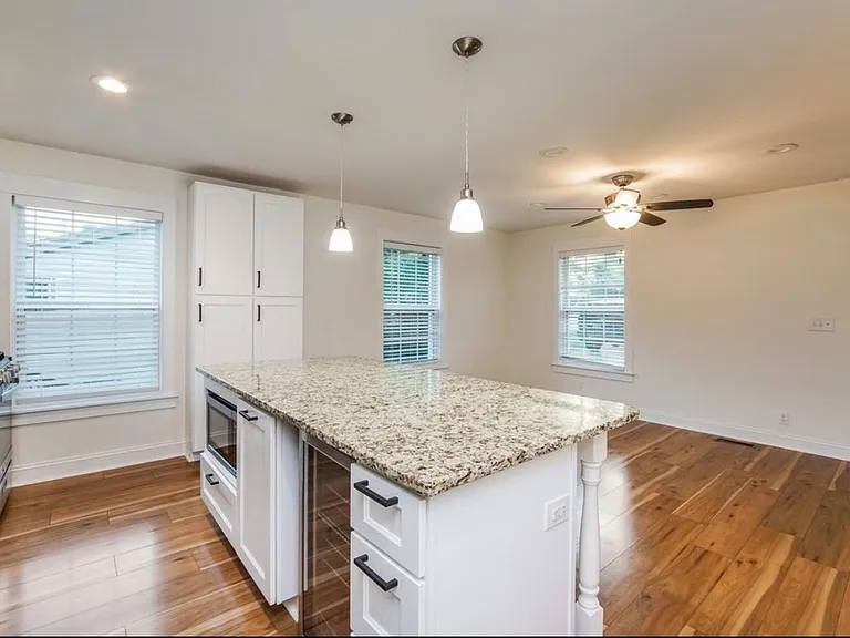 435 Lansing St — Photo 10