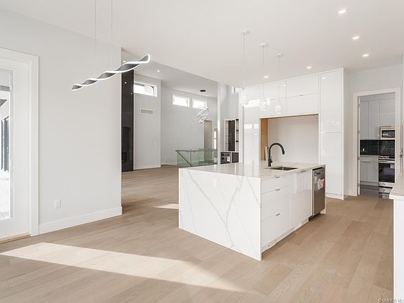 4th image of 997 Loseth Dr