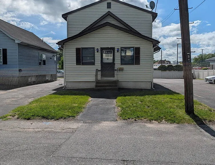 1729 Ferguson St #2 — Photo 3