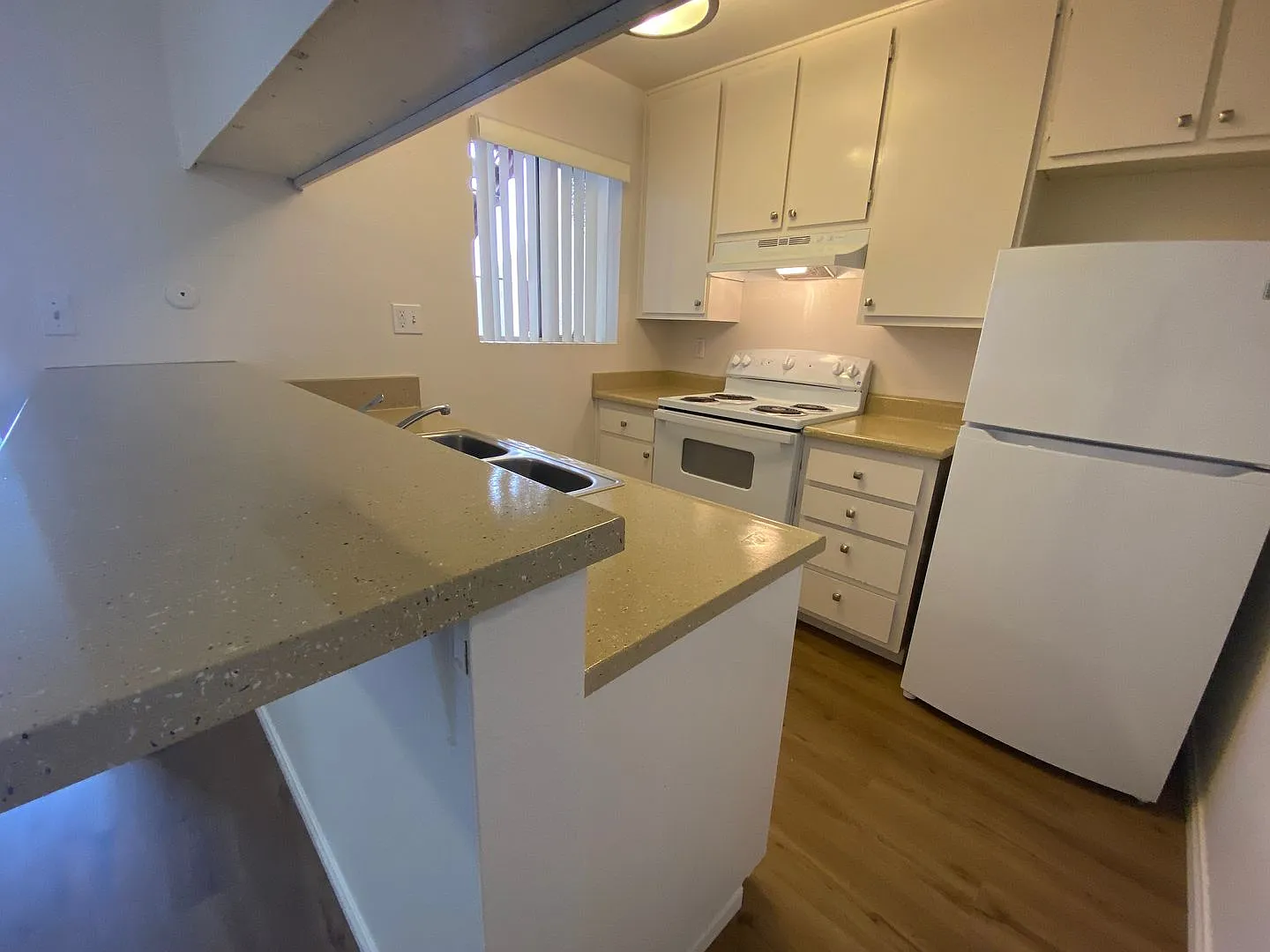 Aztec Apartments — Photo 3