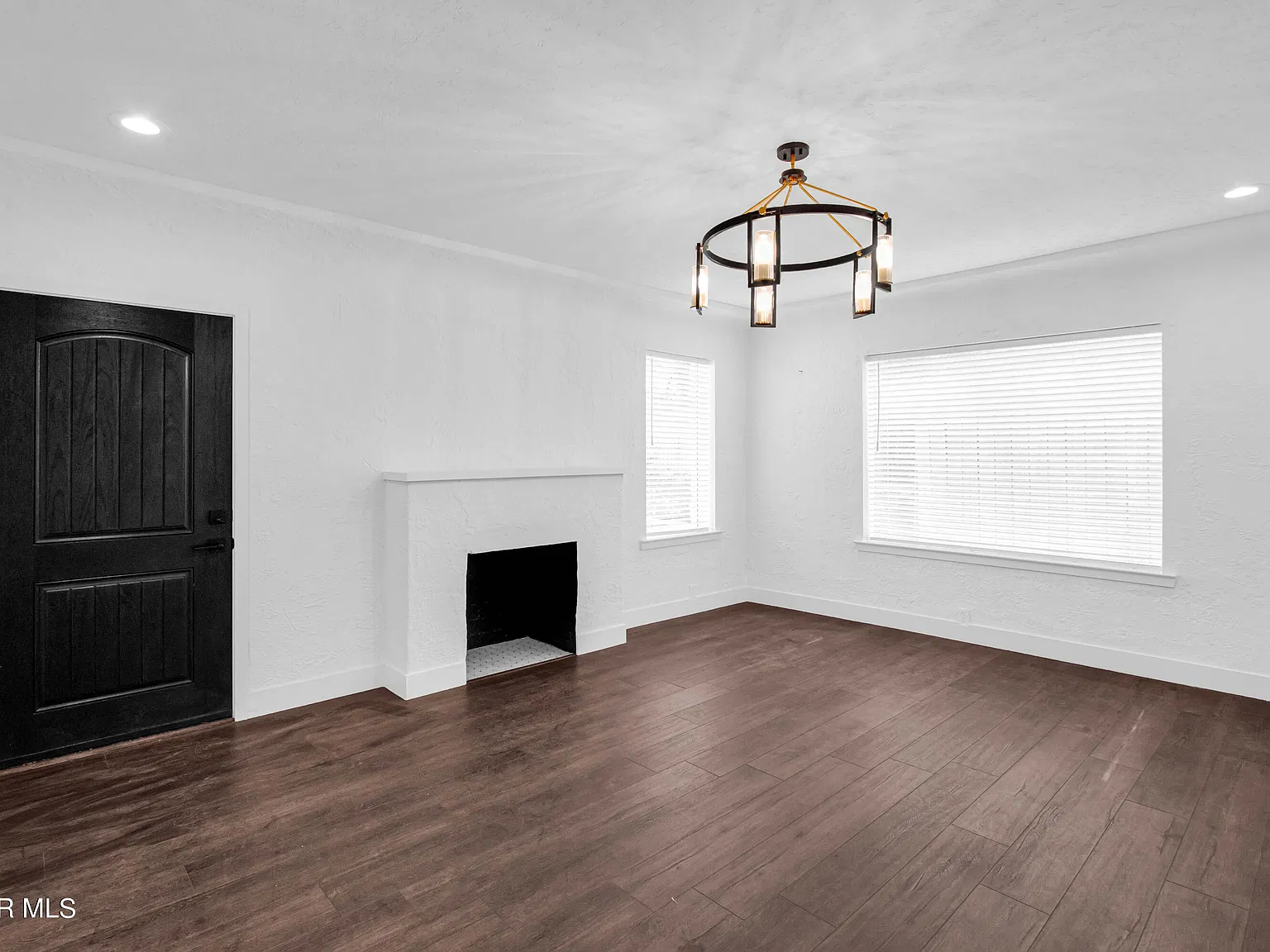 2 bed, 1.0 bath, 1589 sqft, $2,400 — Photo 4