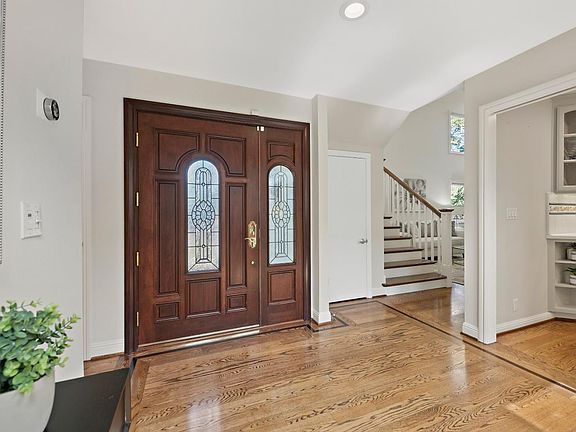 4th image of 115 Lancewood Pl
