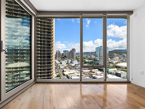 3rd image of 1001 Queen St #2109