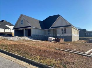 1304 Americus Cir, Cave Springs, AR 72718