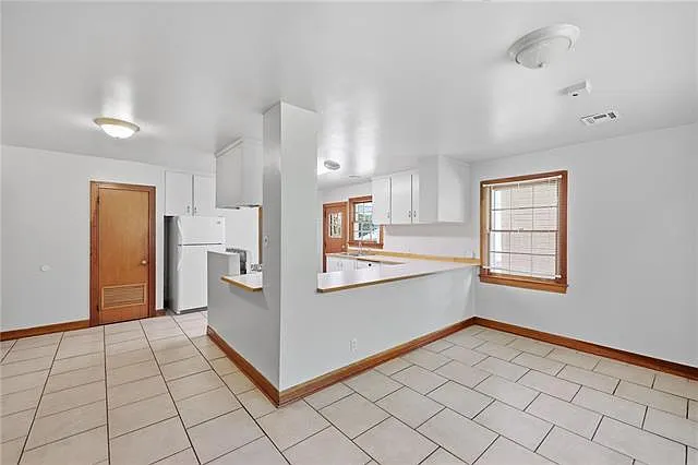 301 N Ellzey St — Photo 6