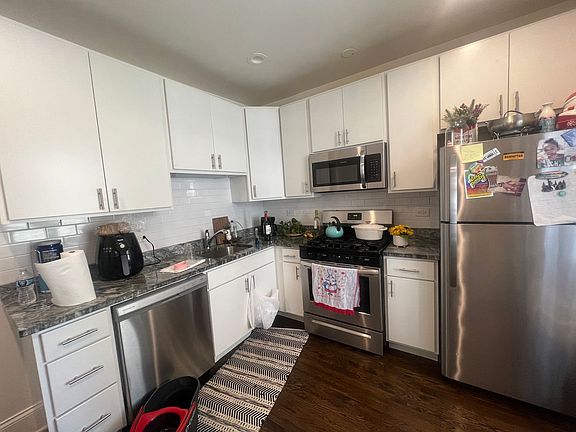 5th image of 2724 W Farragut Ave #P2