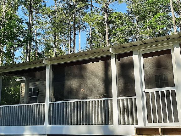 LARGE SCREENED IN PORCH 